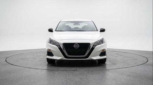 Glacier White 2025 Nissan Altima SV FWD