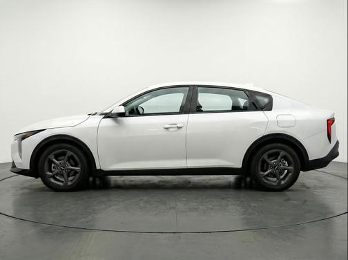 Snow White Pearl 2025 Kia K4 LXS