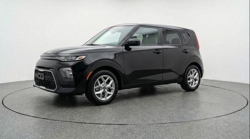 Fusion Black 2025 Kia Soul LX