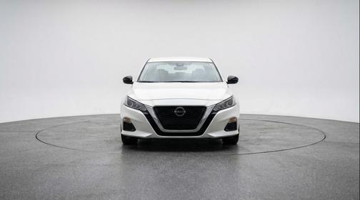 Glacier White 2025 Nissan Altima SV FWD