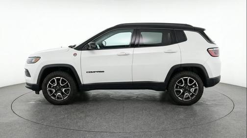 Bright White Clearcoat 2025 Jeep Compass Trailhawk