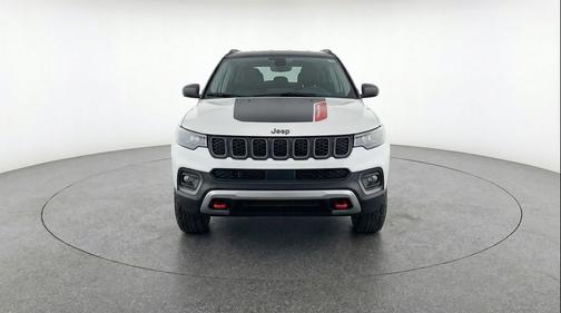 Bright White Clearcoat 2025 Jeep Compass Trailhawk