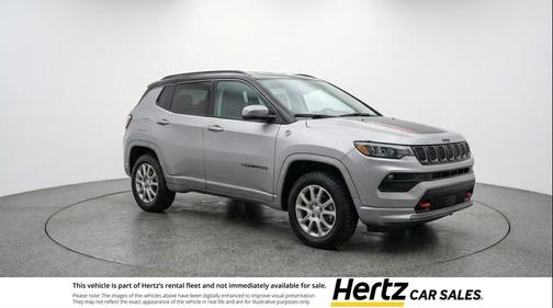Silver Zynith Metallic Clearcoat 2025 Jeep Compass Trailhawk