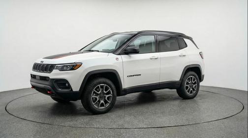 Bright White Clearcoat 2025 Jeep Compass Trailhawk