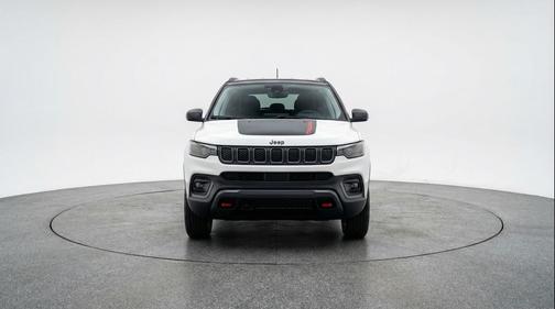 Bright White Clearcoat 2025 Jeep Compass Trailhawk