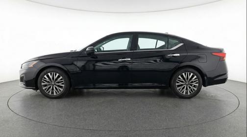 Super Black 2025 Nissan Altima SV FWD