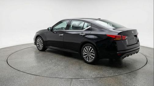 Super Black 2025 Nissan Altima SV FWD