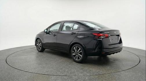 Super Black 2025 Nissan Versa 1.6 SV