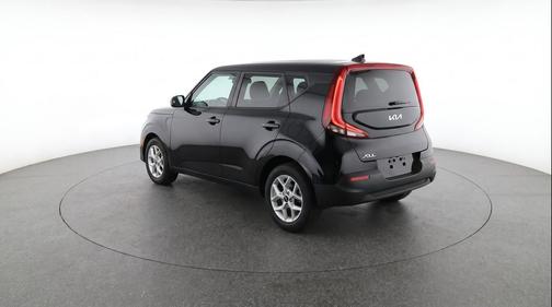 Fusion Black 2025 Kia Soul LX