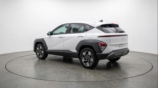 Atlas White 2025 Hyundai KONA SEL