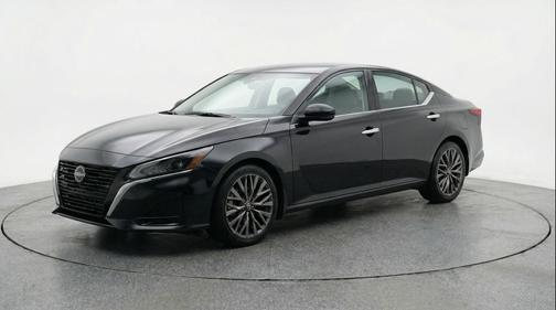 Super Black 2025 Nissan Altima SV FWD