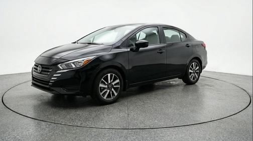 Super Black 2025 Nissan Versa 1.6 SV
