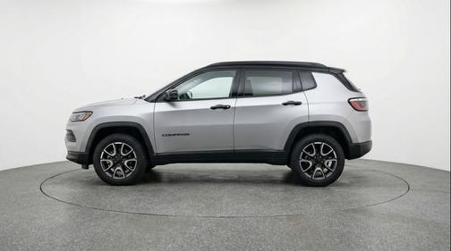 Silver Zynith Metallic Clearcoat 2025 Jeep Compass Trailhawk