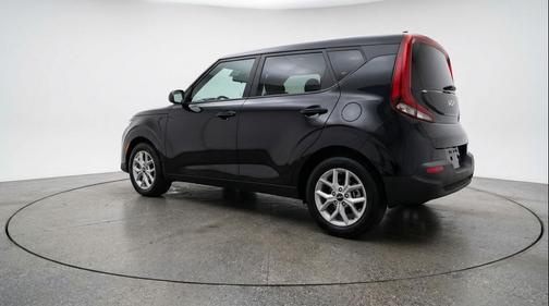 Fusion Black 2025 Kia Soul LX