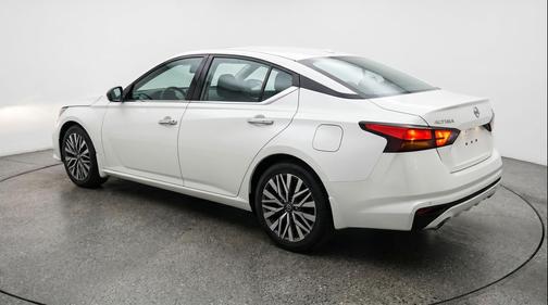 Glacier White 2025 Nissan Altima SV FWD