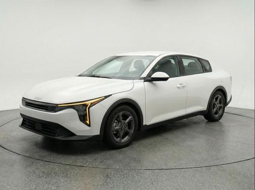 Snow White Pearl 2025 Kia K4 LXS