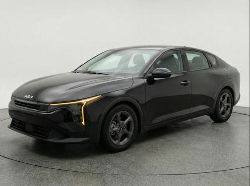 Aurora Black Pearl 2025 Kia K4 LXS