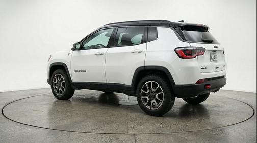 Bright White Clearcoat 2025 Jeep Compass Trailhawk