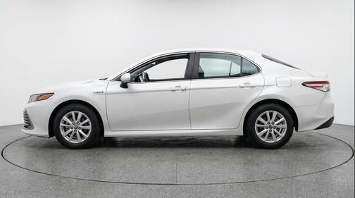 Ice Cap 2025 Toyota Camry LE