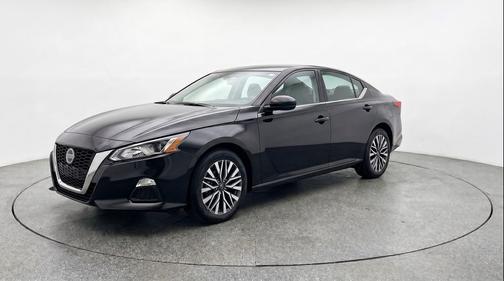 Super Black 2025 Nissan Altima SV FWD