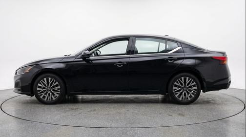 Super Black 2025 Nissan Altima SV FWD