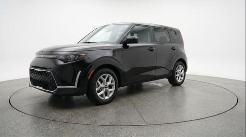 Fusion Black 2025 Kia Soul LX
