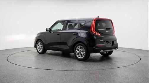 Fusion Black 2025 Kia Soul LX