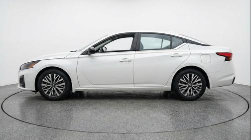 Glacier White 2025 Nissan Altima SV FWD