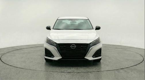 Glacier White 2025 Nissan Altima SV FWD
