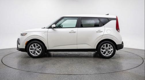 Snow White Pearl 2025 Kia Soul LX