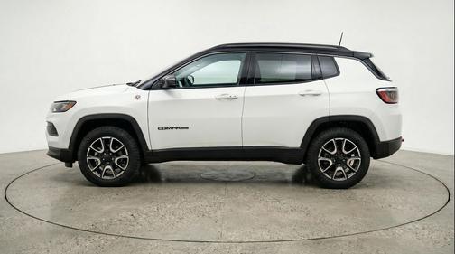 Bright White Clearcoat 2025 Jeep Compass Trailhawk