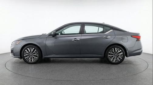 Gun Metallic 2025 Nissan Altima SV FWD