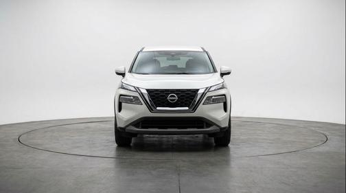 Everest White Pearl Tricoat 2025 Nissan Rogue SV