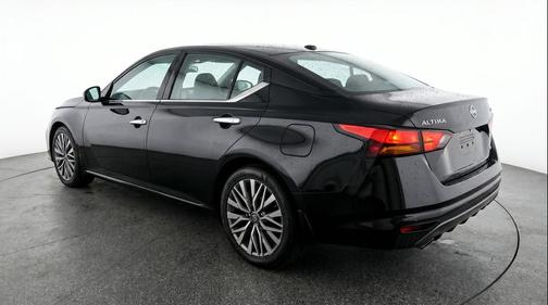 Super Black 2025 Nissan Altima SV FWD