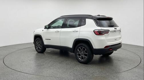 Silver Zynith Metallic Clearcoat 2025 Jeep Compass Trailhawk