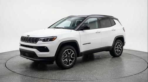 Silver Zynith Metallic Clearcoat 2025 Jeep Compass Trailhawk
