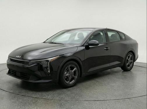 Aurora Black Pearl 2025 Kia K4 LXS