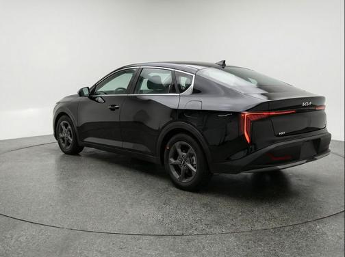 Aurora Black Pearl 2025 Kia K4 LXS