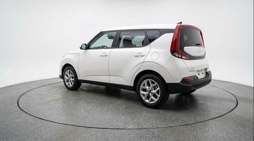 Snow White Pearl 2025 Kia Soul LX