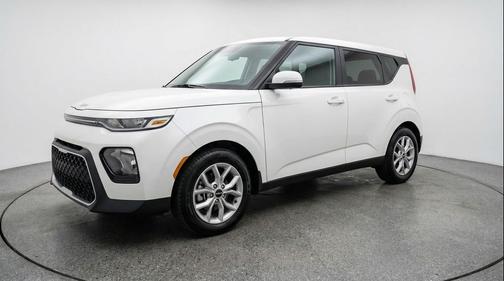 Snow White Pearl 2025 Kia Soul LX