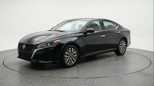 Super Black 2025 Nissan Altima SV FWD