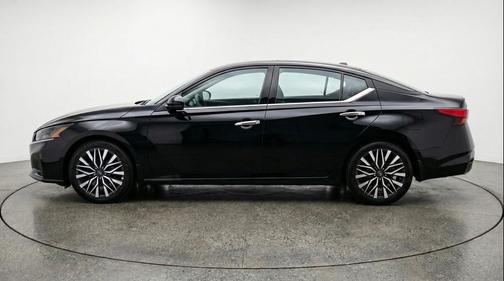 Super Black 2025 Nissan Altima SV FWD