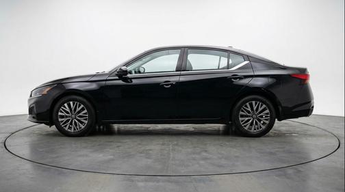 Super Black 2025 Nissan Altima SV FWD