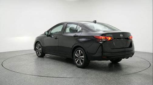 Super Black 2025 Nissan Versa 1.6 SV