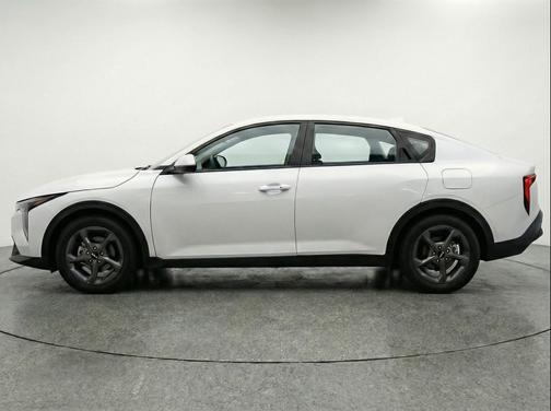 Snow White Pearl 2025 Kia K4 LXS