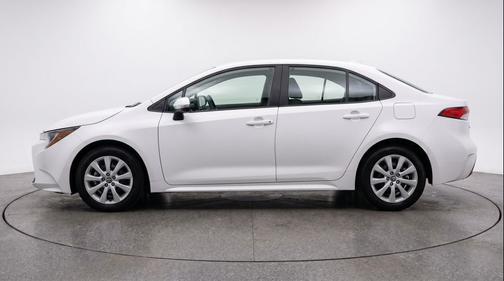 Ice Cap 2025 Toyota Corolla LE