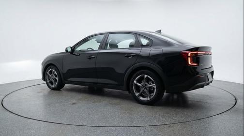 Aurora Black Pearl 2025 Kia K4 LXS
