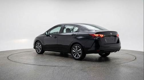 Super Black 2025 Nissan Versa 1.6 SV