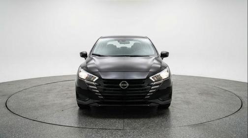 Super Black 2025 Nissan Versa 1.6 SV