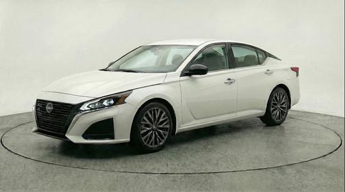 Glacier White 2025 Nissan Altima SV FWD